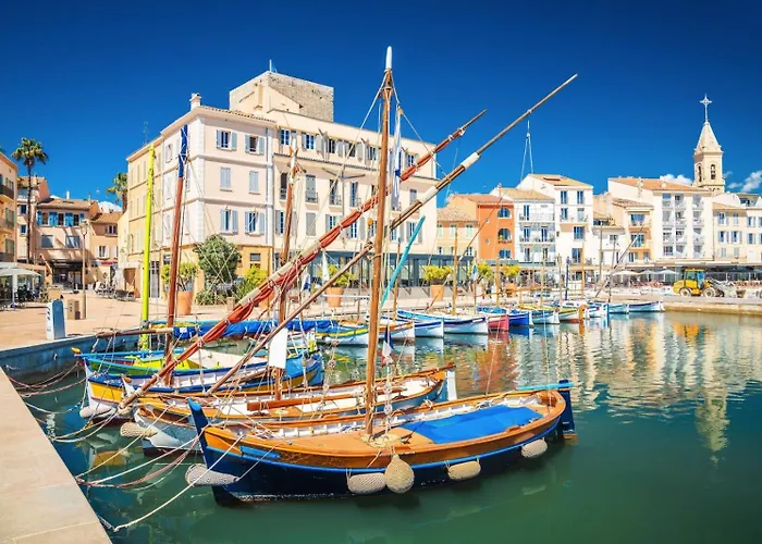 Grand T3 Lumineux Spacieux Propre, Tout Confort, Parking, Ascenseur, Emplacement Central Unique, Port-Commerces-Mer Et Plages A Pied, Location Du Samedi Au Samedi